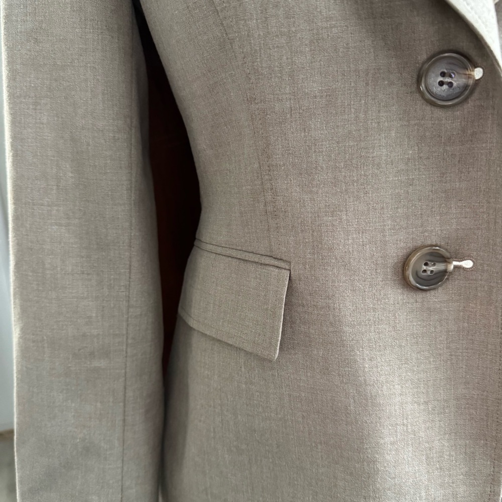 Tahari Arthur S. Levine Tan Blazer Jacket |Size 6 - Picture 3 of 8